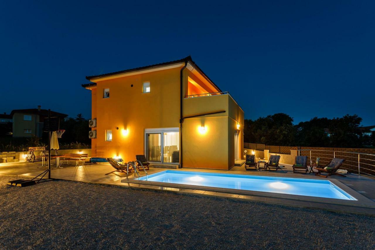 House - Skyline
